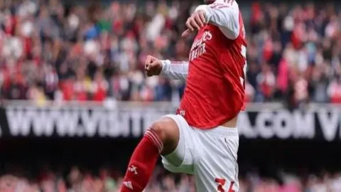 “NBA资深记者挥别职业生涯，30载辉煌岁月画上句点。”